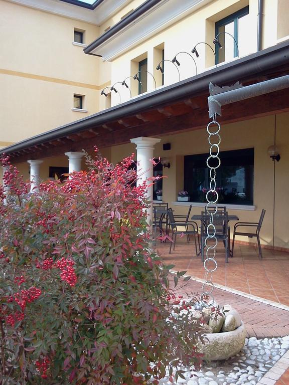 Albergo Al Portico Azzano Decimo Luaran gambar